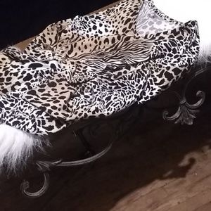 Jones of New York Sport cheetah print tee Size L